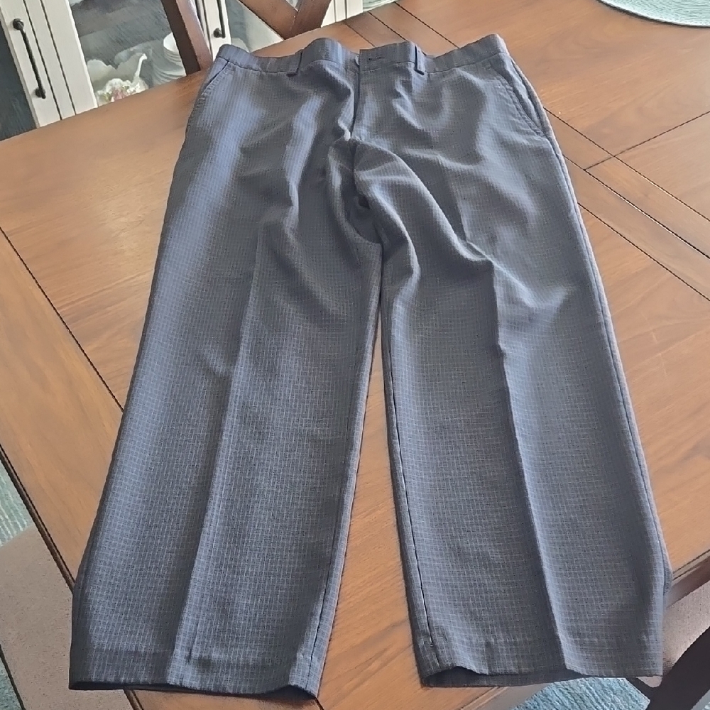 Izod Men's Charcoal Golf/Dress Pants